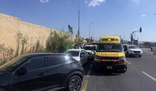اصابة سائق بجراح بين طفيفة ومتوسطة بحادث طرق ذاتي قرب مدخل جلجولية الغربي